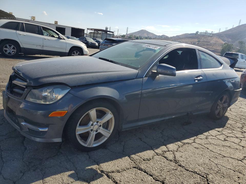 2014 Mercedes-benz C მანქანა იყიდება აუქციონზე, vin: WDDGJ4HB4EG171962, აუქციონის ნომერი: 69641136