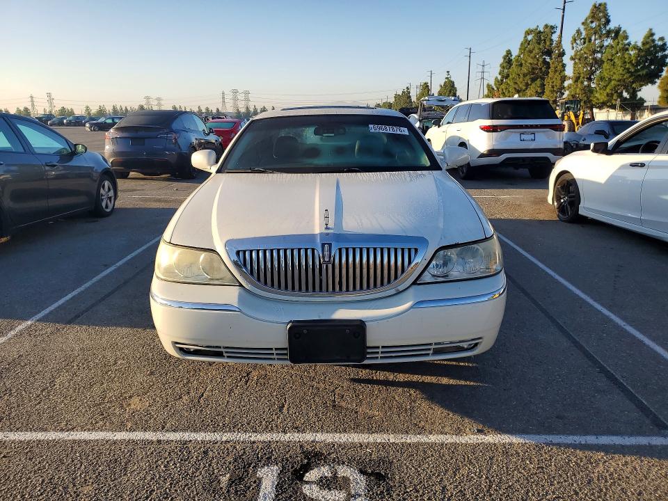 Продажа на аукционе авто 2003 Lincoln Town Car, vin: 1LNHM83W53Y673034, номер лота: 69687876