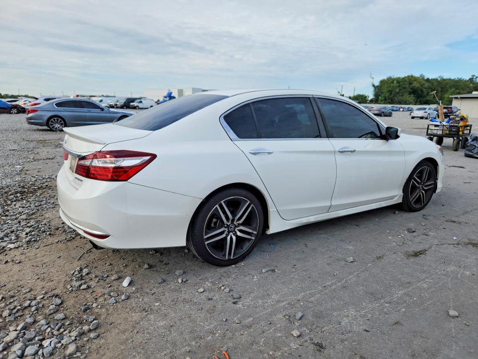 Продажа на аукционе авто 2017 Honda Accord, vin: 1HGCR2F52HA152600, номер лота: 70911846