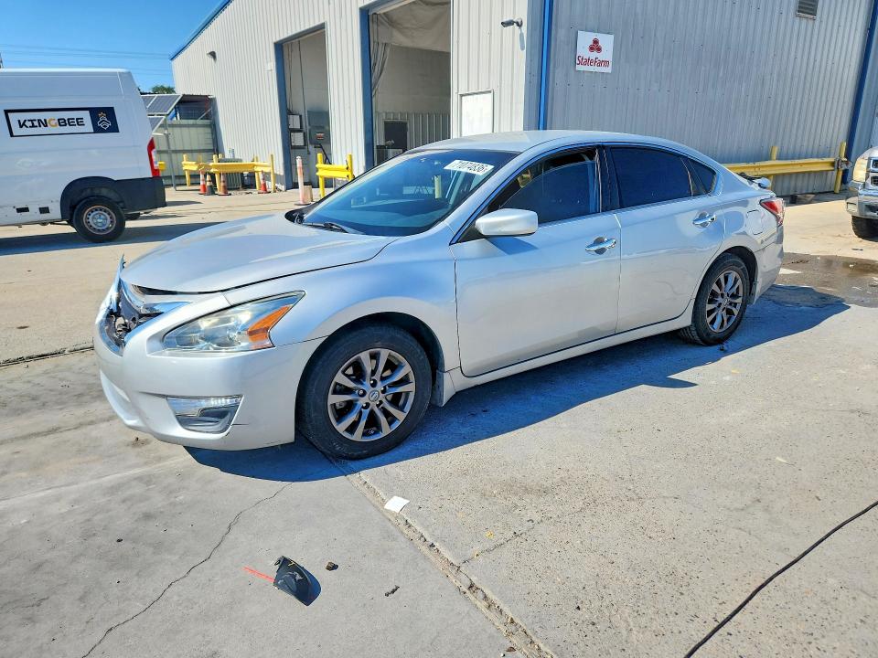 2015 Nissan Altima მანქანა იყიდება აუქციონზე, vin: 1N4AL3AP0FC588343, აუქციონის ნომერი: 71074836