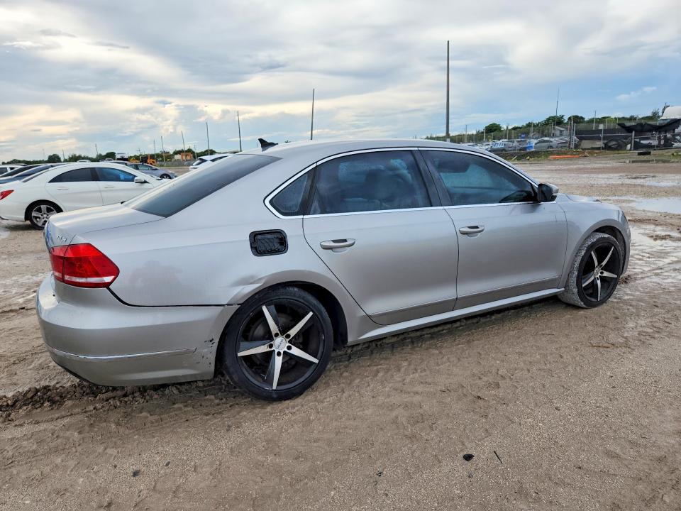67498776 :رقم المزاد ، 1VWBN7A37DC111092 vin ، 2013 Volkswagen Passat مزاد بيع