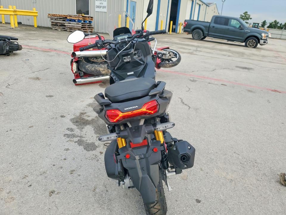 67536546 :رقم المزاد ، MLHKF5459V5300007 vin ، 2027 True Adv160 مزاد بيع