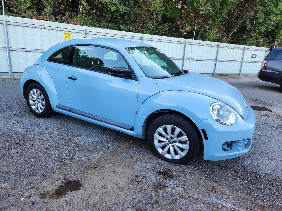 2015 Volkswagen Beetle მანქანა იყიდება აუქციონზე, vin: 3VWF17AT9FM640462        , აუქციონის ნომერი: 68420156