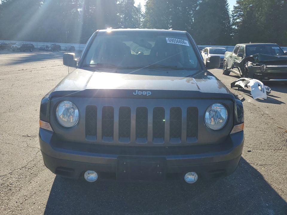 69056806 :رقم المزاد ، 1C4NJPBB2HD130845 vin ، 2017 Jeep Patriot مزاد بيع