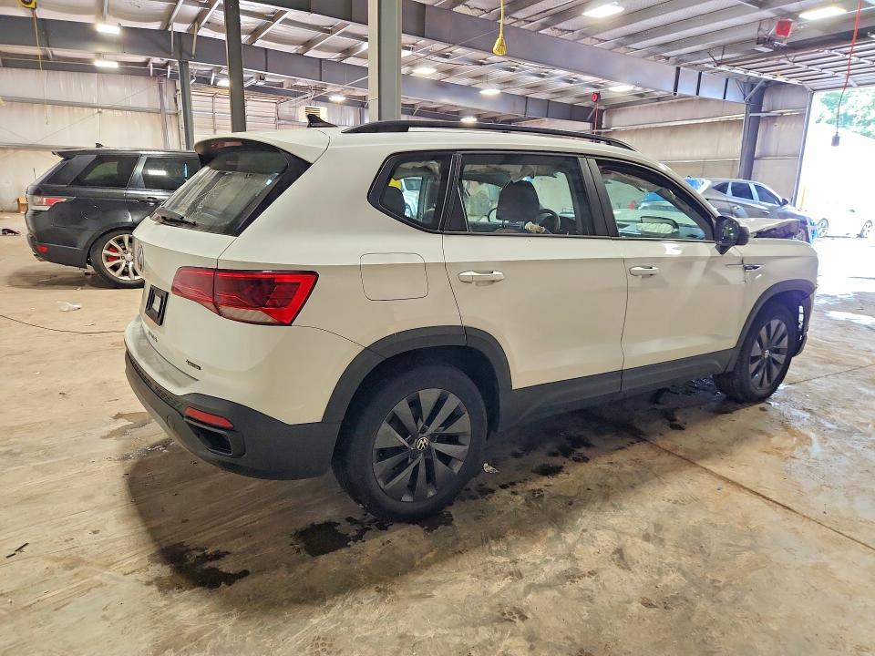 Продаж на аукціоні авто 2022 Volkswagen Taos, vin: 3VVAX7B27NM039617, номер лоту: 67132446