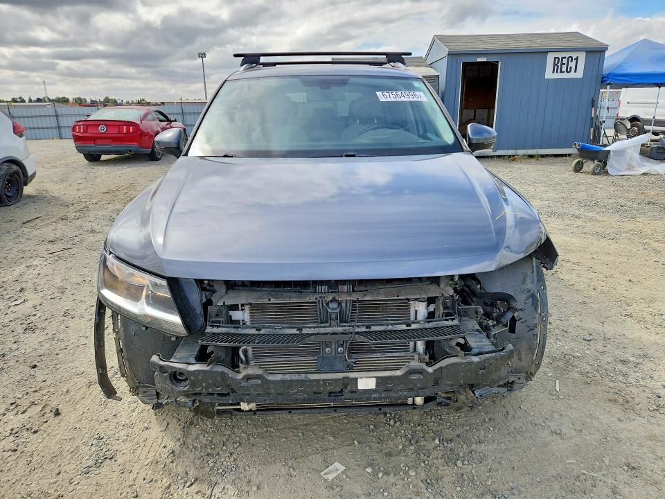 67564996 :رقم المزاد ، 3VV2B7AX3JM002820 vin ، 2018 Volkswagen Tiguan مزاد بيع