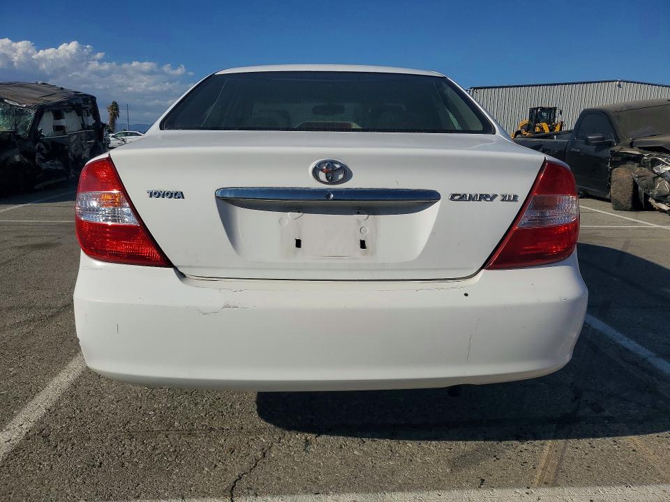 70557626 :رقم المزاد ، JTDBE30KX20106908 vin ، 2002 Toyota Camry مزاد بيع