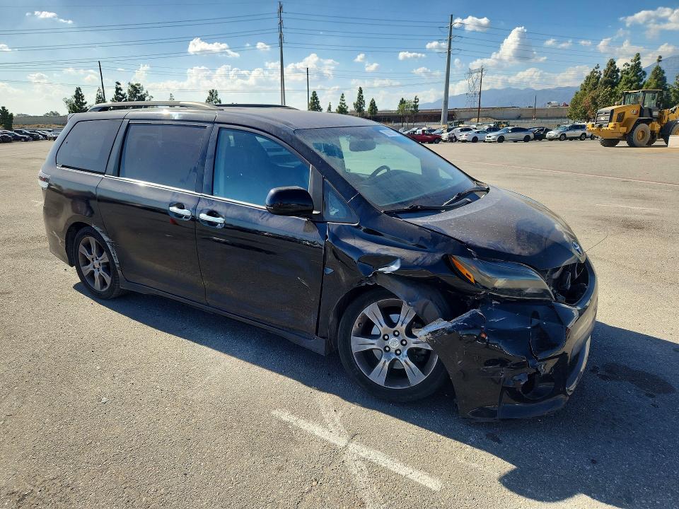 2015 Toyota Sienna მანქანა იყიდება აუქციონზე, vin: 5TDXK3DC4FS657999, აუქციონის ნომერი: 70821886