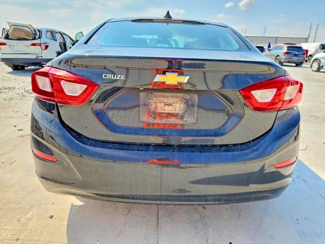 70227646 :رقم المزاد ، 1G1BC5SM3J7100124 vin ، 2018 Chevrolet Cruze مزاد بيع