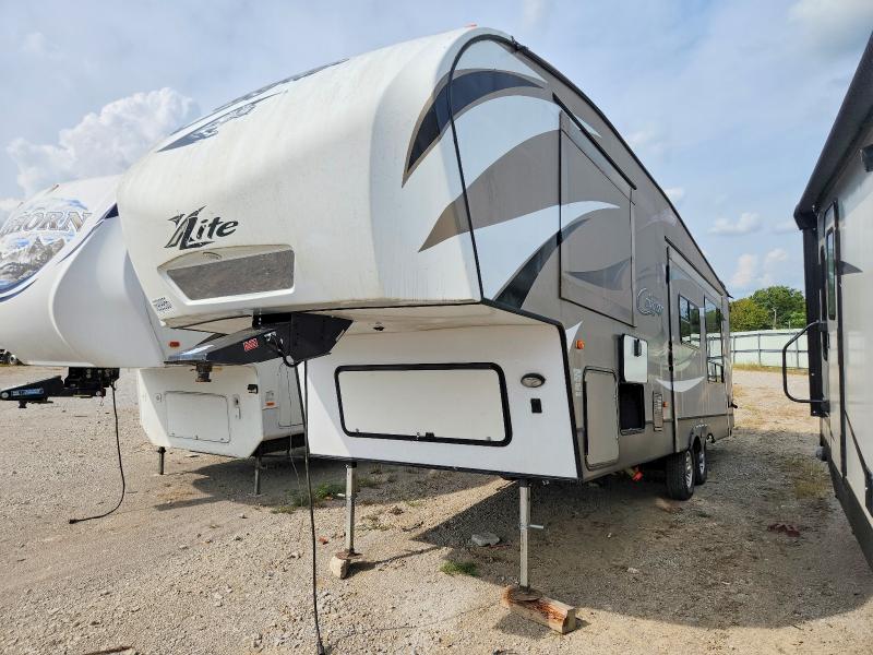 66989956 :رقم المزاد ، 4YDF27R28GV502279 vin ، 2016 Keystone Cougar مزاد بيع