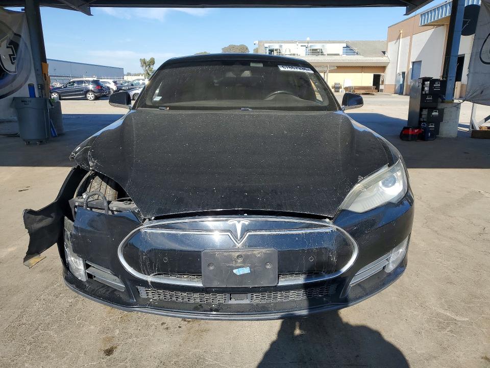 Продажа на аукционе авто 2015 Tesla Model S, vin: 5YJSA1E47FF117463, номер лота: 67867336