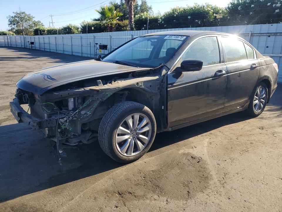 69715676 :رقم المزاد ، 1HGCP2F7XBA053327 vin ، 2011 Honda Accord مزاد بيع
