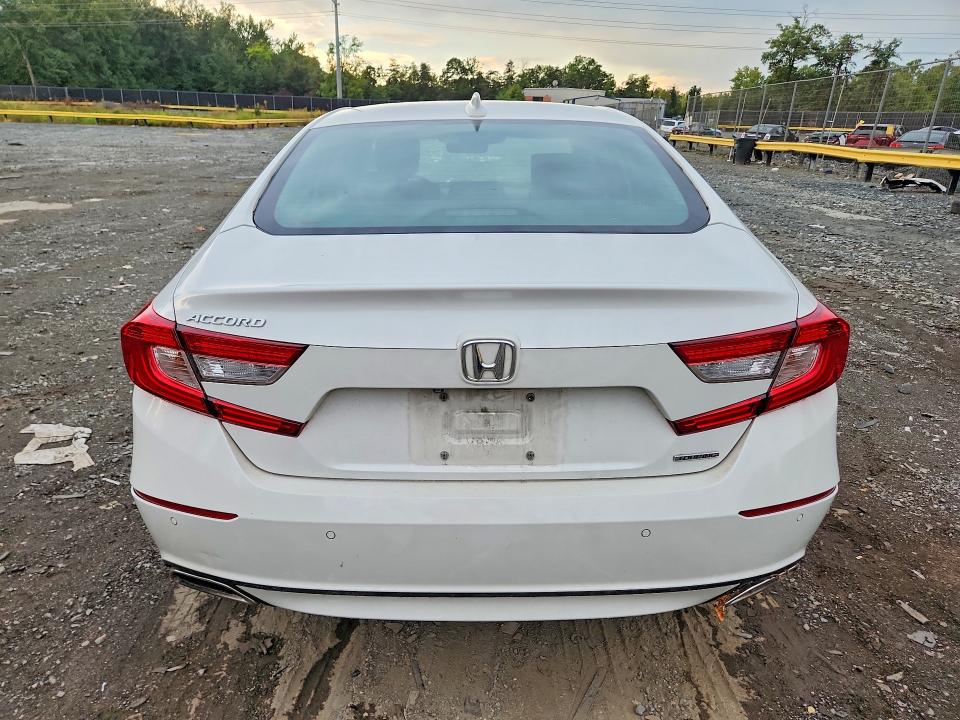 67461846 :رقم المزاد ، 1HGCV1F97JA029759 vin ، 2018 Honda Accord مزاد بيع