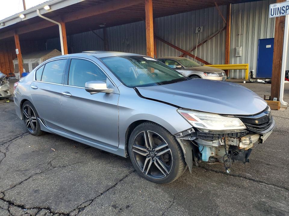 Продаж на аукціоні авто 2017 Honda Accord, vin: 1HGCR3F90HA028009, номер лоту: 68783426