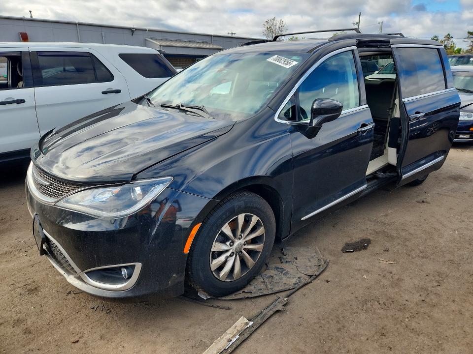 Auction sale of the 2017 Chrysler Pacifica, vin: 2C4RC1BG8HR705211, lot number: 70862956