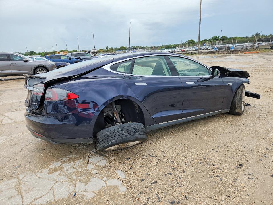 2015 Tesla Model S მანქანა იყიდება აუქციონზე, vin: 5YJSA1H25FFP77950, აუქციონის ნომერი: 70798786