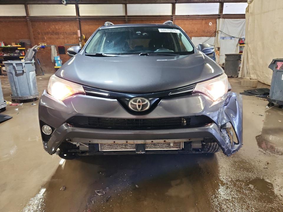 Продажа на аукционе авто 2018 Toyota Rav4, vin: JTMRFREV5JJ724504, номер лота: 68676026