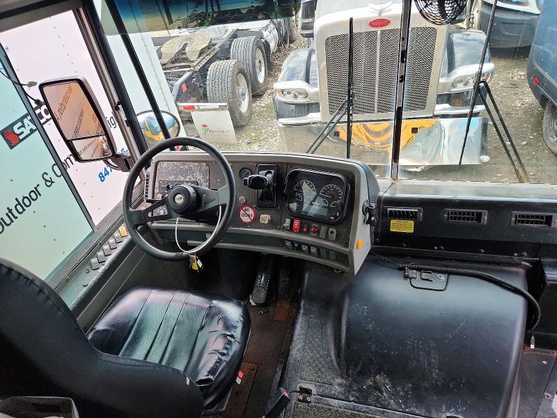 69031236 :رقم المزاد ، 1T88P4E20B1138536 vin ، 2011 Thomas Saf-t-liner Efx مزاد بيع