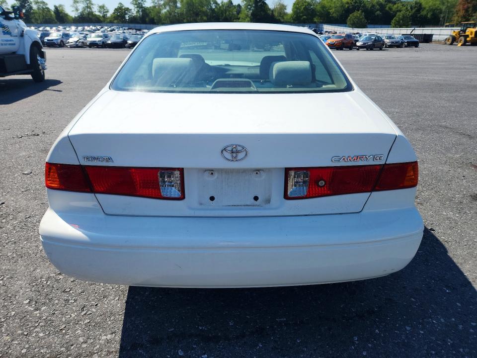 69296696 :رقم المزاد ، 4T1BG22K61U870906 vin ، 2001 Toyota Camry مزاد بيع