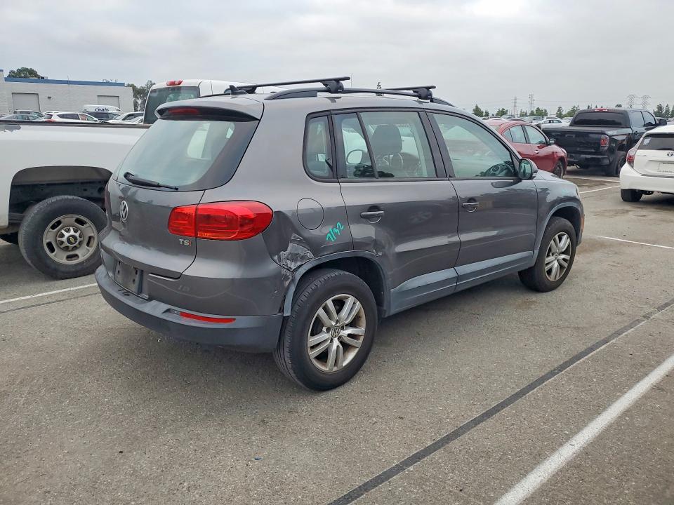 68829326 :رقم المزاد ، WVGAV7AX9HK027431 vin ، 2017 Volkswagen Tiguan مزاد بيع