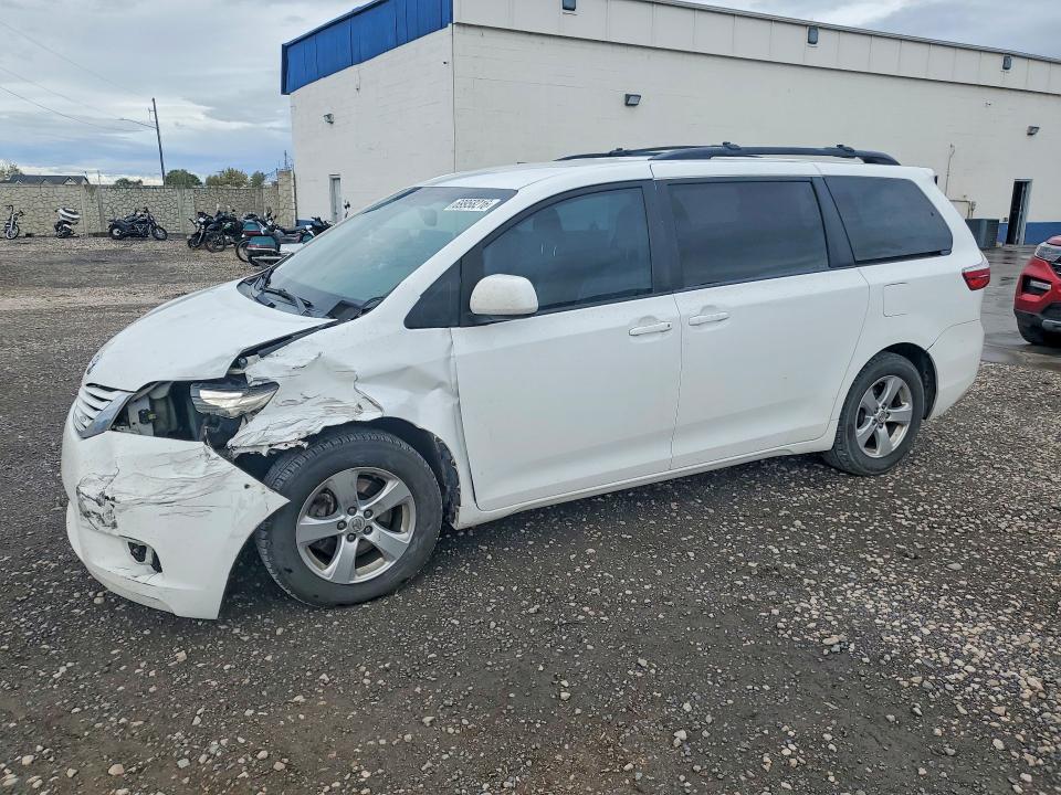 Продаж на аукціоні авто 2015 Toyota Sienna, vin: 5TDKK3DC8FS620559, номер лоту: 69958216