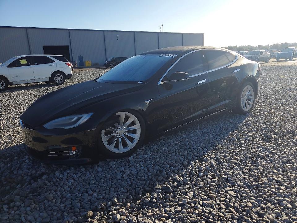 Продажа на аукционе авто 2018 Tesla Model S, vin: 5YJSA1E25JF293984, номер лота: 67104976