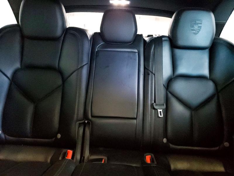 68798686 :رقم المزاد ، WP1AA2A28JKA02371 vin ، 2018 Porsche Cayenne مزاد بيع