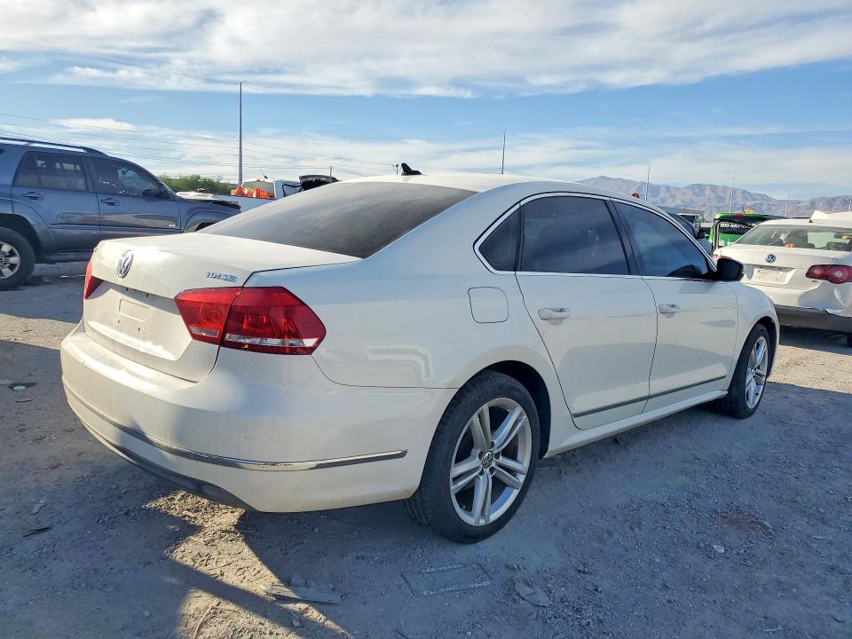 70654126 :رقم المزاد ، 1VWBN7A33EC073345 vin ، 2014 Volkswagen Passat مزاد بيع