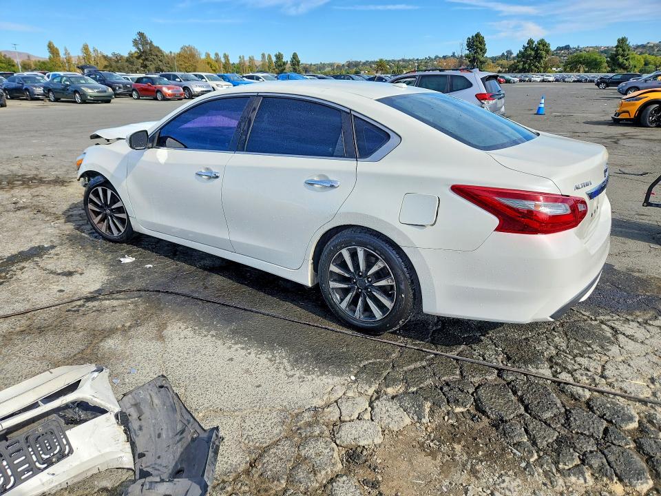 68192416 :رقم المزاد ، 1N4AL3AP5JC233502 vin ، 2018 Nissan Altima مزاد بيع