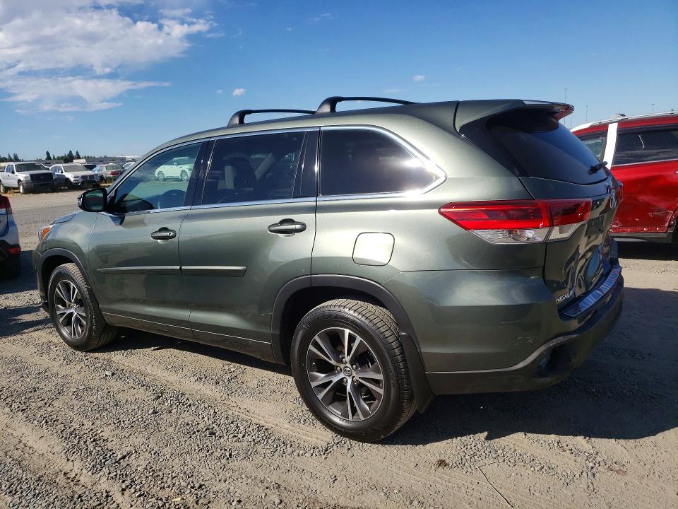 67753686 :رقم المزاد ، 5TDZZRFH1JS258900 vin ، 2018 Toyota Highlander مزاد بيع
