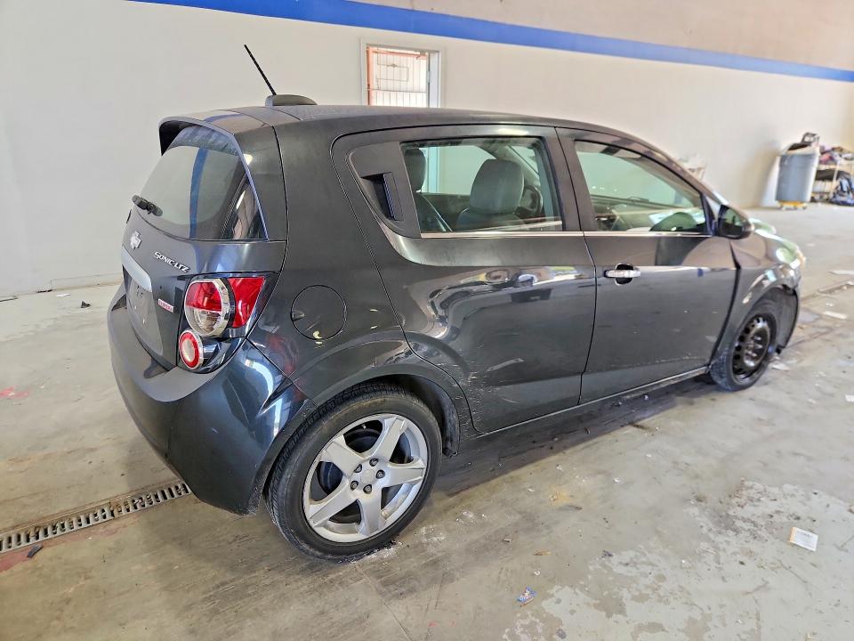 68059846 :رقم المزاد ، 1G1JE6SB1F4142102 vin ، 2015 Chevrolet Sonic مزاد بيع