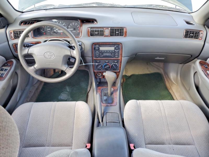 70496326 :رقم المزاد ، 4T1BG22K3YU962467 vin ، 2000 Toyota Camry مزاد بيع
