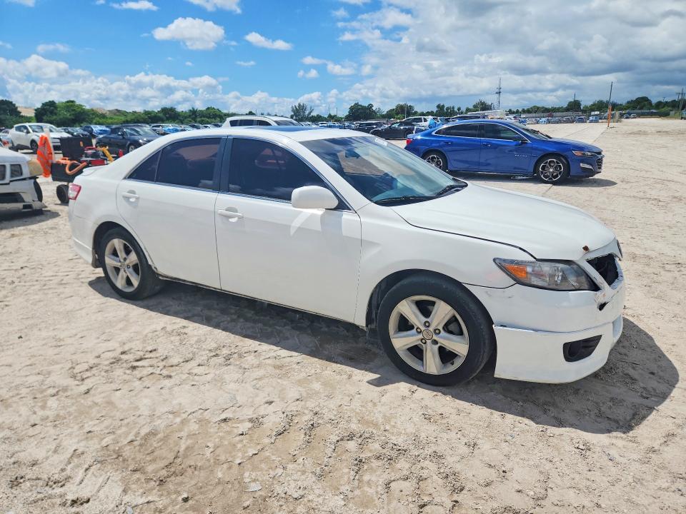 70557016 :رقم المزاد ، 4T1BF3EK2BU583035 vin ، 2011 Toyota Camry مزاد بيع