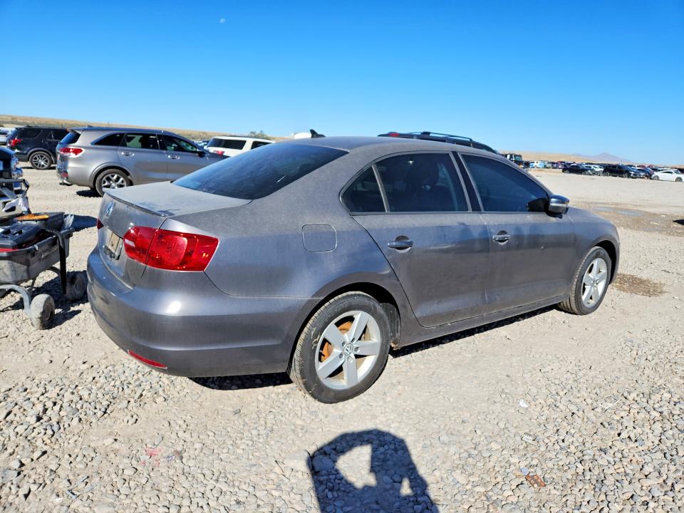 71303716 :رقم المزاد ، 3VWLL7AJ2BM086252 vin ، 2011 Volkswagen Jetta مزاد بيع