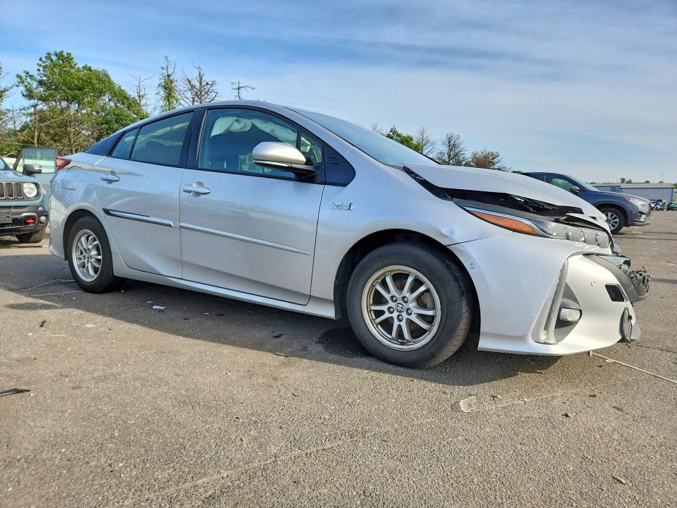 Продажа на аукционе авто 2018 Toyota Prius Prime, vin: JTDKARFP7J3093890, номер лота: 67646206