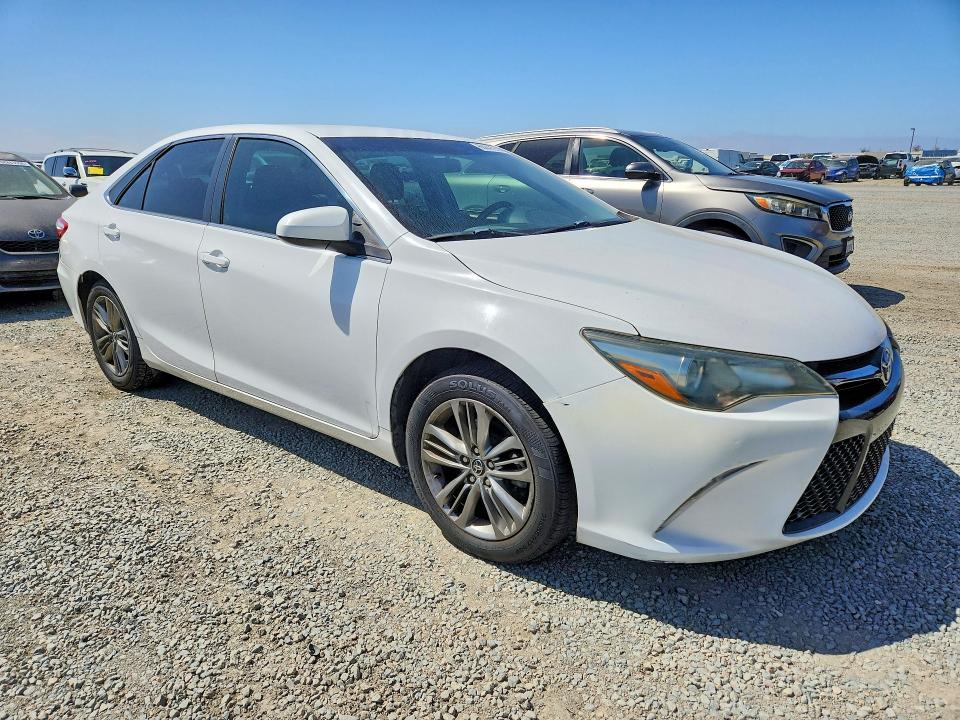 68647236 :رقم المزاد ، 4T1BF1FK5FU896962 vin ، 2015 Toyota Camry مزاد بيع