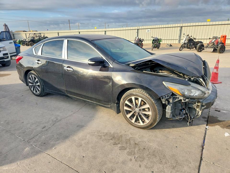 2017 Nissan Altima მანქანა იყიდება აუქციონზე, vin: 1N4AL3AP4HC250432, აუქციონის ნომერი: 70812186