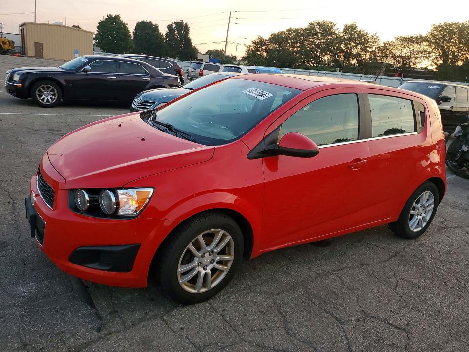 68255696 :رقم المزاد ، 1G1JC6SB3F4136453 vin ، 2015 Chevrolet Sonic مزاد بيع