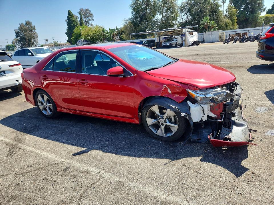 70096356 :رقم المزاد ، 4T1BF1FK7CU624831 vin ، 2012 Toyota Camry مزاد بيع