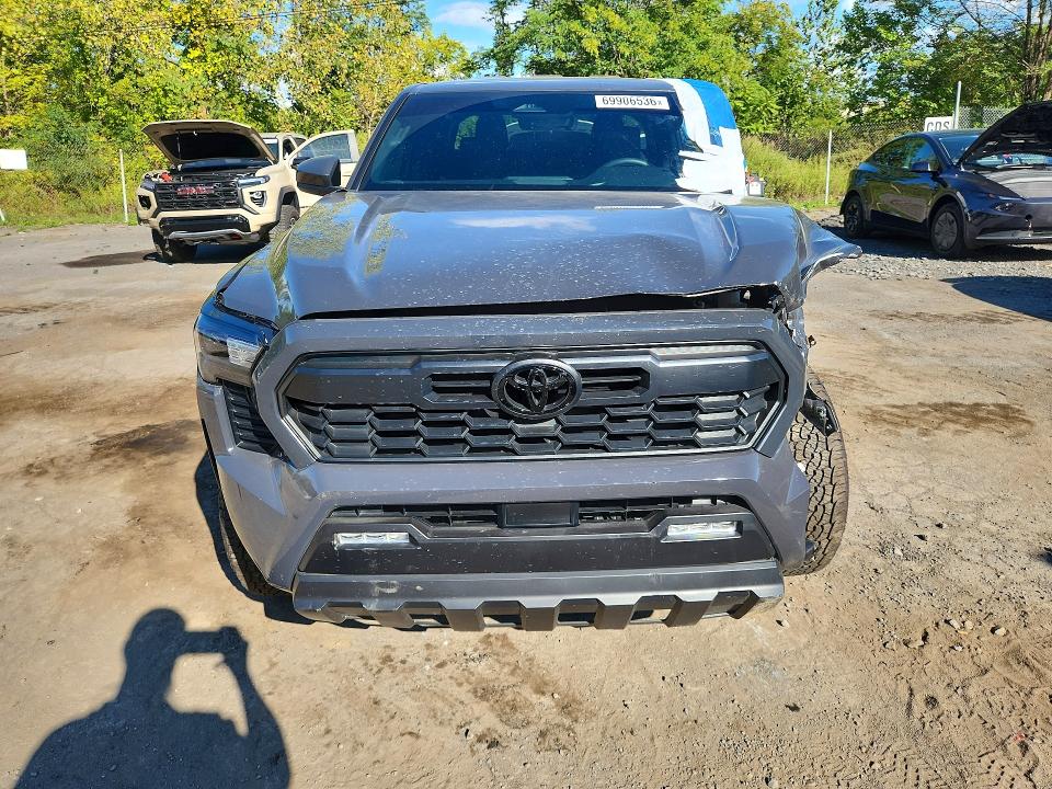 2026 Toyota Tacoma მანქანა იყიდება აუქციონზე, vin: 3TMLB5JN7TM214015, აუქციონის ნომერი: 69906536