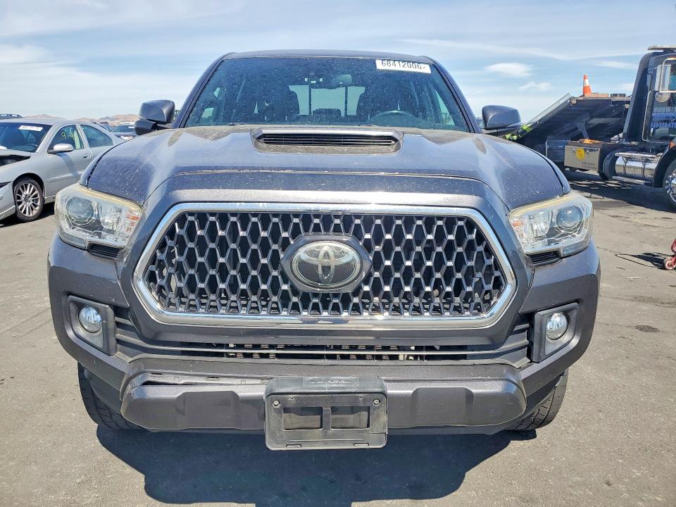 68412006 :رقم المزاد ، 3TMDZ5BN4JM047852 vin ، 2018 Toyota Tacoma مزاد بيع