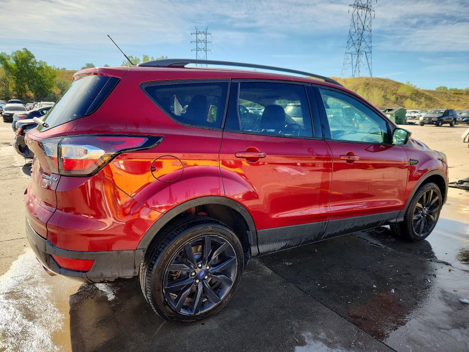 2017 Ford Escape მანქანა იყიდება აუქციონზე, vin: 1FMCU9JD9HUE56831, აუქციონის ნომერი: 68327476