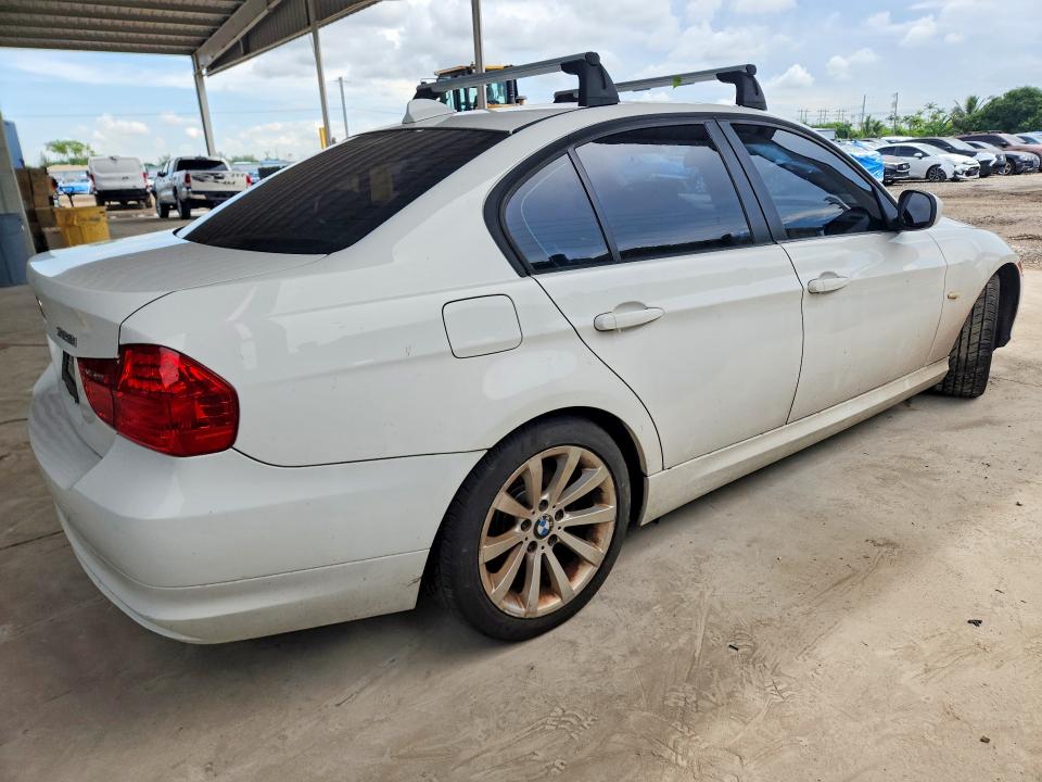 67333006 :رقم المزاد ، WBAPH7G5XBNM56155 vin ، 2011 Bmw 328 مزاد بيع