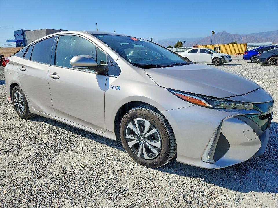 2017 Toyota Prius Prime მანქანა იყიდება აუქციონზე, vin: JTDKARFP8H3056308, აუქციონის ნომერი: 69210426