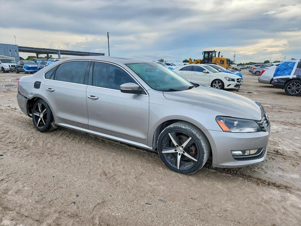 67498776 :رقم المزاد ، 1VWBN7A37DC111092 vin ، 2013 Volkswagen Passat مزاد بيع