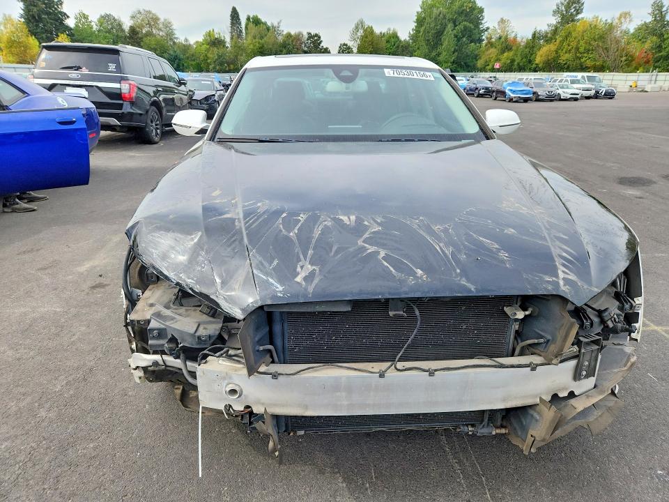Продажа на аукционе авто 2015 Audi A8, vin: WAUJGAFD8FN019937, номер лота: 70530156