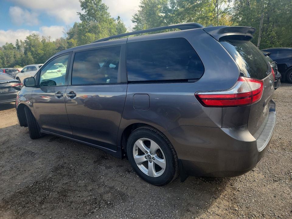 2018 Toyota Sienna მანქანა იყიდება აუქციონზე, vin: 5TDKZ3DC1JS965601, აუქციონის ნომერი: 67983066