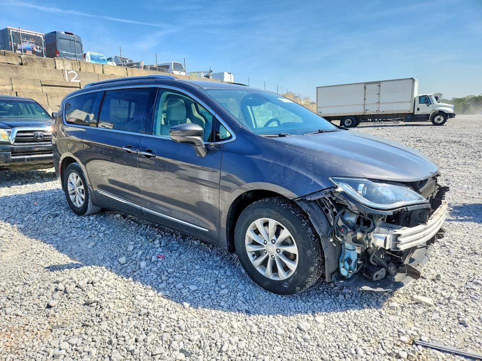 67070826 :رقم المزاد ، 2C4RC1EG9JR288182 vin ، 2018 Chrysler Pacifica مزاد بيع