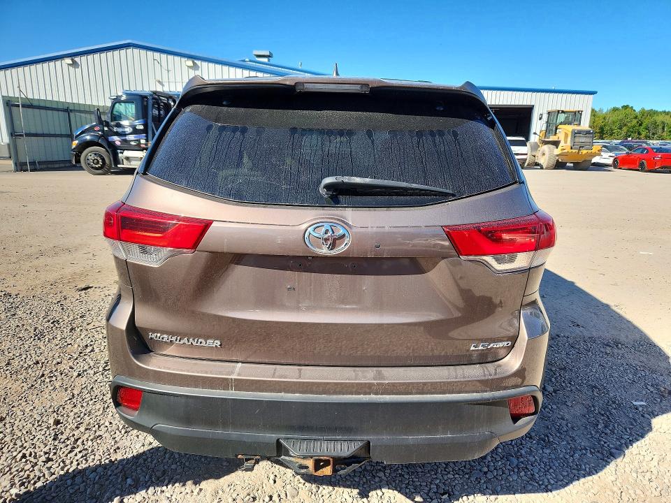 69598506 :رقم المزاد ، 5TDBZRFH5JS495245 vin ، 2018 Toyota Highlander مزاد بيع