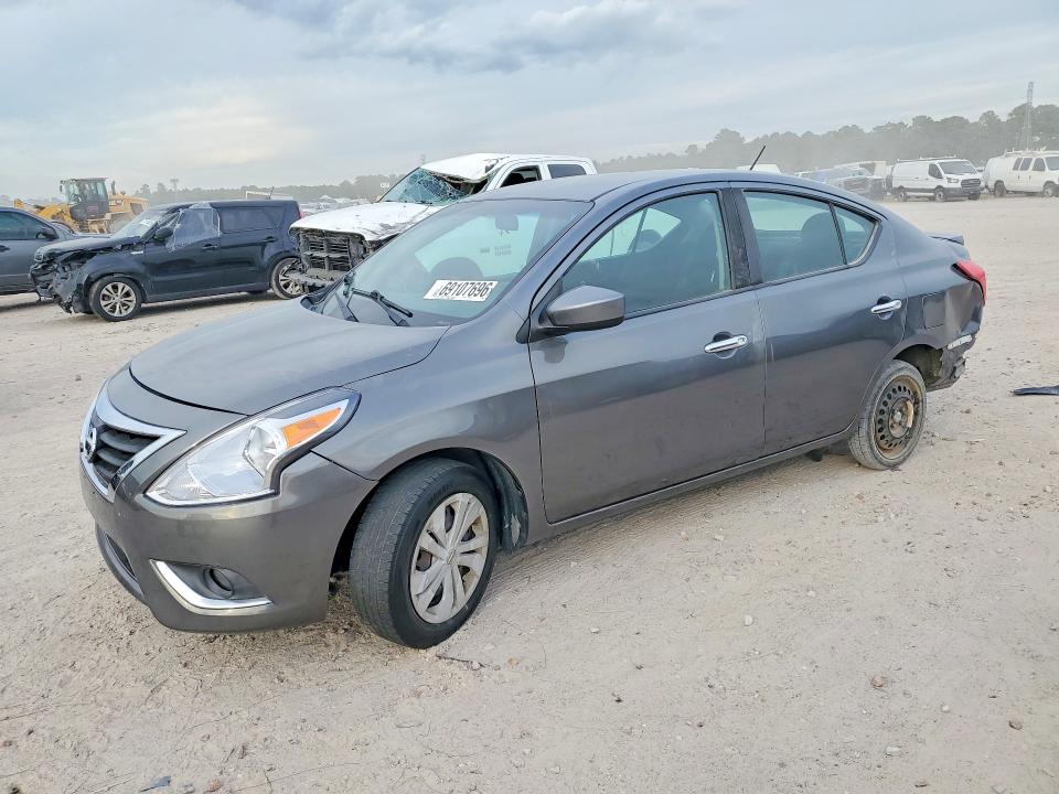 69107696 :رقم المزاد ، 3N1CN7AP3JL872702 vin ، 2018 Nissan Versa مزاد بيع